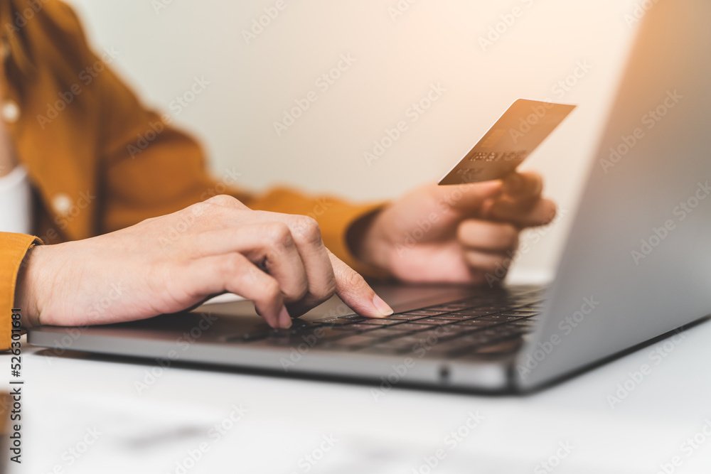 كيف تضمن أمان معاملاتك المالية داخل منصة شعارك